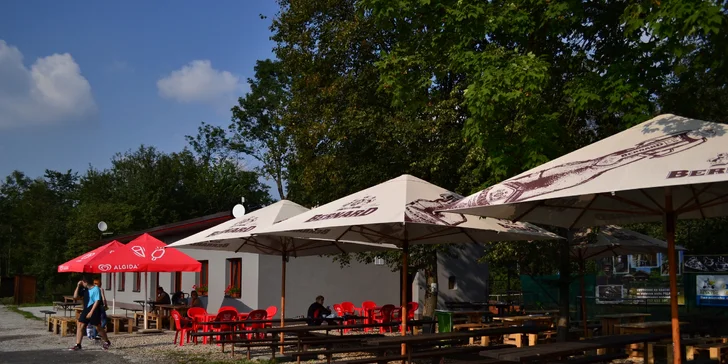 Pizza u parádního hřiště: 1–4 kola o průměru 32 cm podle výběru z 10 druhů