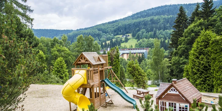 Pohodový pobyt v Harrachově: moderní hotel, relax, polopenze a spousta výletů