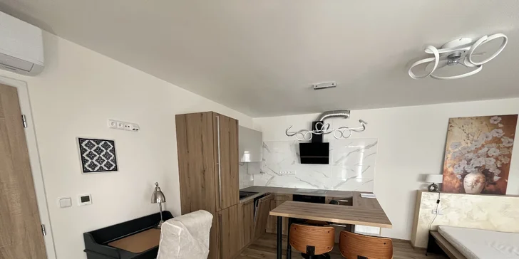 Väčšina izieb má TV a vo všetkých sa pripojíte k Wi-Fi.