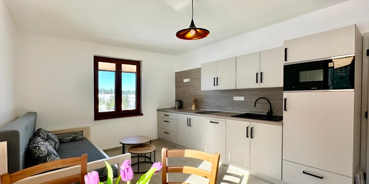 Vo výške 1 100 metrov nad morom v osade Filipova Huť nájdete oázu pokoja, totiž apartmány Pod Lovčí skálou.
