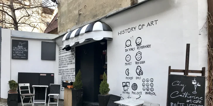 Krásné posezení v malé Francii: káva, quiche, dezert i francouzské víno