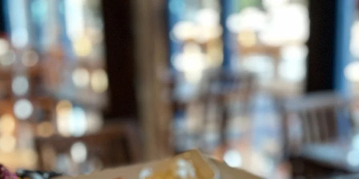 V kuchyni si poradí s lososem, chobotnicí i kalamáry. 