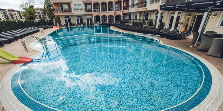 4* pobyt pro páry i rodiny na Slunečném pobřeží: ubytování až na 7 nocí, venkovní bazén a all inclusive program