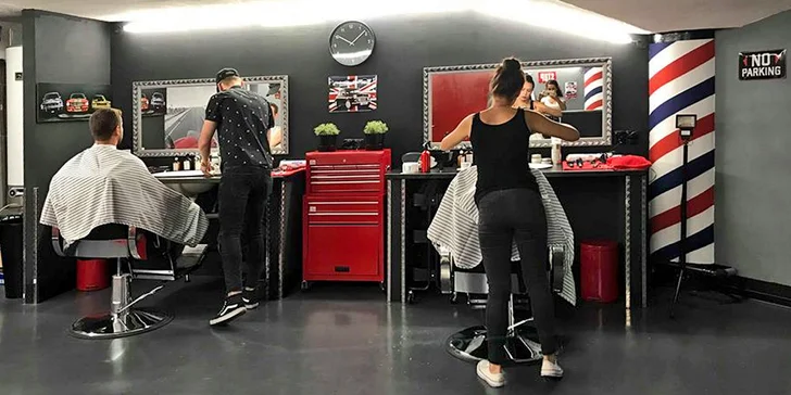 Kompletní barber péče pro pány: střih, masáž hlavy i holení břitvou
