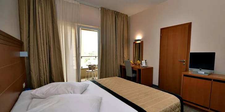 4* dovolená na chorvatském ostrově Pag: all inclusive i bazény, 2 děti zdarma