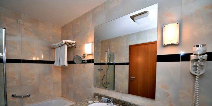 4* dovolená na chorvatském ostrově Pag: all inclusive i bazény, 2 děti zdarma