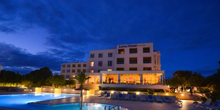 4* dovolená na chorvatském ostrově Pag: all inclusive i bazény, 2 děti zdarma