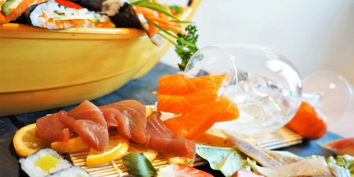 Pestré a efektně servírované sushi sety v centru Brna: 36 až 73 kousků