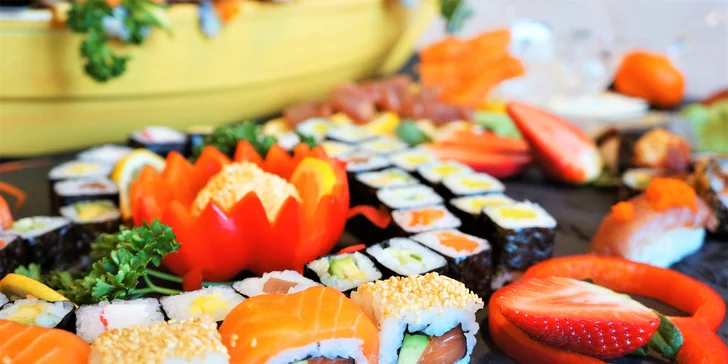 Pestré a efektně servírované sushi sety v centru Brna: 36 až 73 kousků