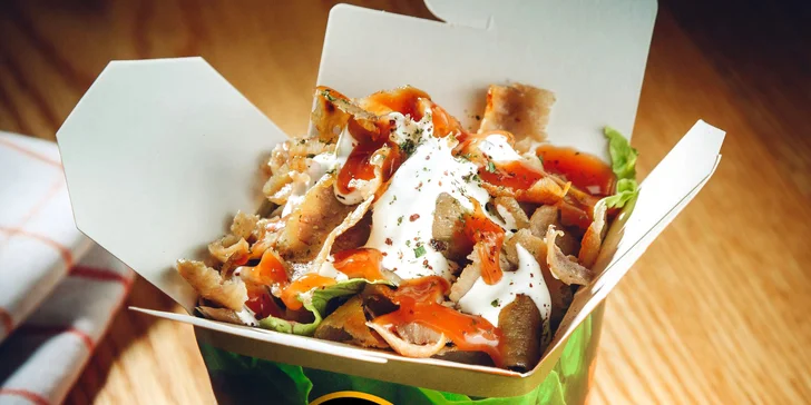 Street box s hranolky, kebab talíř i dürüm s nápojem kousek od Palmovky
