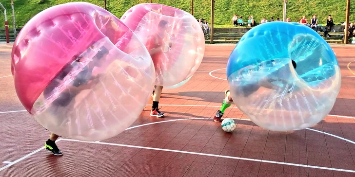 Sport a sranda: "fotbalový" Bubbleball venku i s rozhodčím pro 6–8 os.