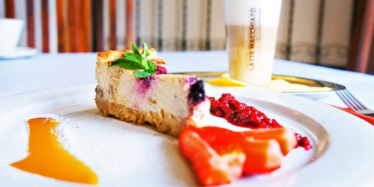 Oslaďte si den: cheesecake nebo brownies a káva podle výběru