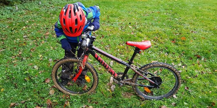 Naučte se ovládat kolo v terénu: jednodenní bike kurzy pro děti i dospělé
