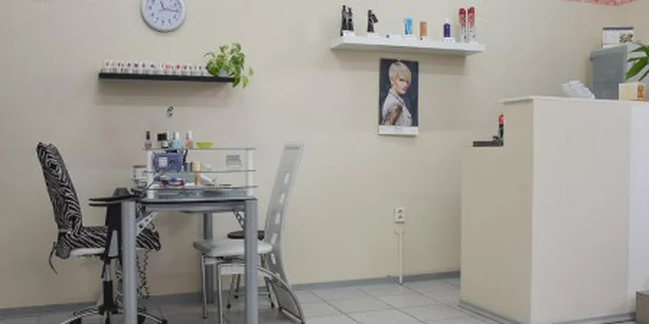 Hrajte všemi barvami: doplnění nebo nové gelové nehty
