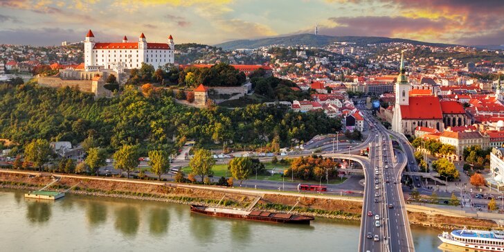 Metropole na Dunaji: doprava busem a lodí, 2 noci s polopenzí, památky i koupání v lázních
