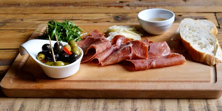 3chodové menu s výběrem předkrmu a hlavního jídla ze 2 variant