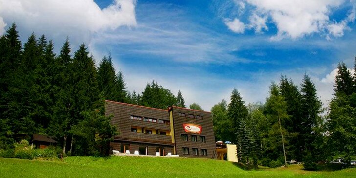 Wellness relax Beskydech: hotel u lesa, bazén, sauna i večeře při svíčkách
