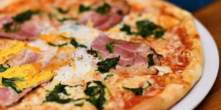 Tradiční italské speciality: pizza, pasta, salát nebo rizoto podle výběru