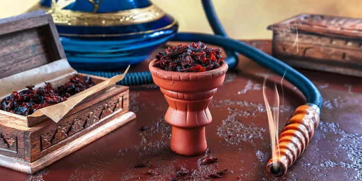 Příjemné odpoledne pro dva: vodní dýmka a čaj nebo drink podle výběru