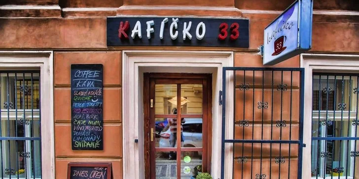 Kavárnu najdete nedaleko Vltavy a Janáčkova nábřeží.