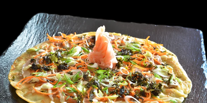 Japonské menu: tradiční omeleta s vepřovým i maso v teriyaki omáčce