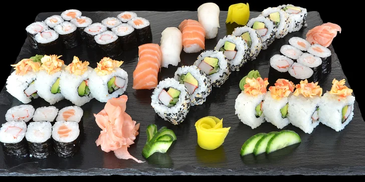 Restaurace s japonskou atmosférou: sushi sety s 24 nebo 44 ks v Sakura Sushi