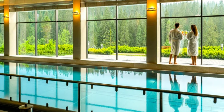 Hotel je přímo propojen s vyhlášeným komplexem termálních bazénů Termy BUKOVINA.