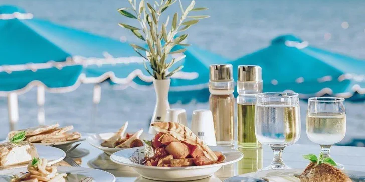 All inclusive zajistí dostatek jídla i pití po celý den, v hotelu i na pláži a u bazénů. 