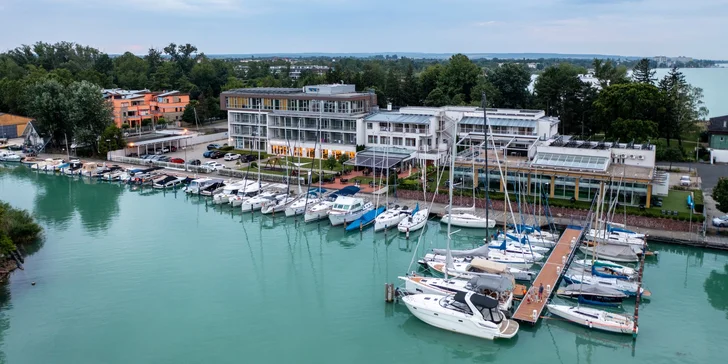 Relax pre celú rodinu vo Wellness Hoteli Yacht**** na brehu Balatona