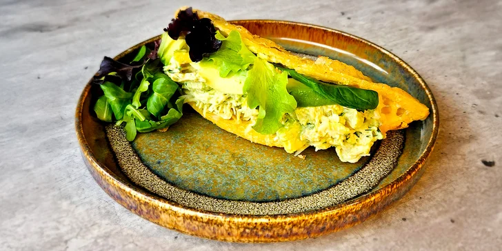 Zvolíte-li Arepa menu, těšte se na plněné kukuřičné placky s trhaným hovězím masem a sýrem nebo goudou a fazolkami. 