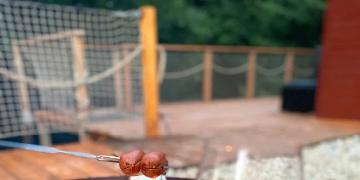 Je tu také ohniště, kde si připravíte nějakou dobrotu. 