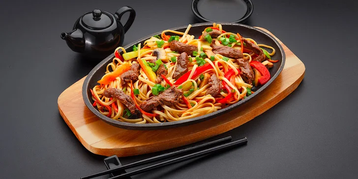 Co takhle si dát sushi? Kuřecí kung-pao? Nebo tygří krevety na pepři? Ze zdejší nabídky si určitě vybere každý.