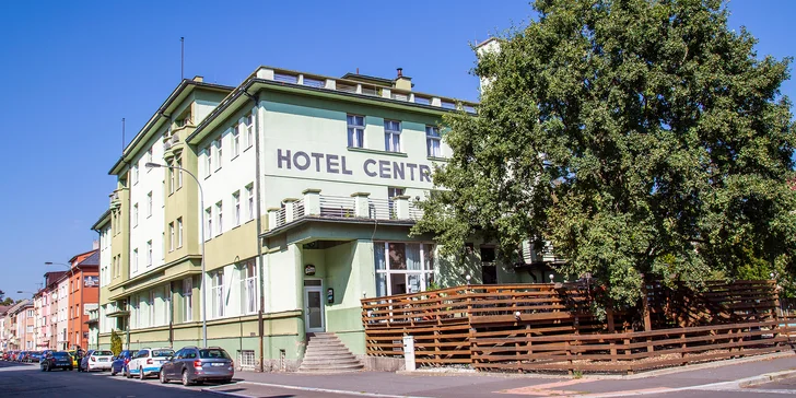 Hotel najdete jen pár minut chůze od historického náměstí s Černou věží.
