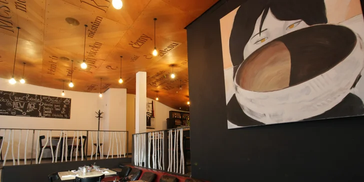 Vodní dýmka a alkoholické i nealkoholické míchané drinky pro dva
