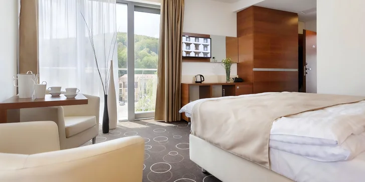 Ubytujete se v pokoji Comfort. Kromě pohodlné postele tu najdete moderní koupelnu i balkón.