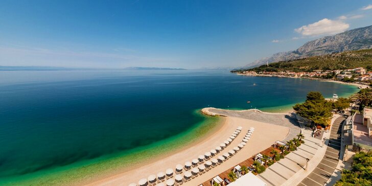 Až 7 nocí v chorvatské Podgoře: dovolená s polopenzí v hotelu přímo u pláže