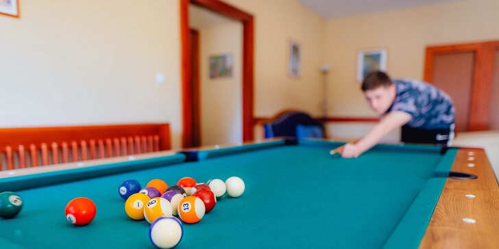 Relax v Nízkých Tatrách pro dva i rodinu: polopenze, wellness a tenisové kurty
