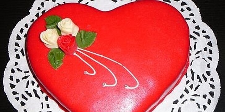 Valentýnský dort srdce, vanilkový v původní hodnotě 330 Kč