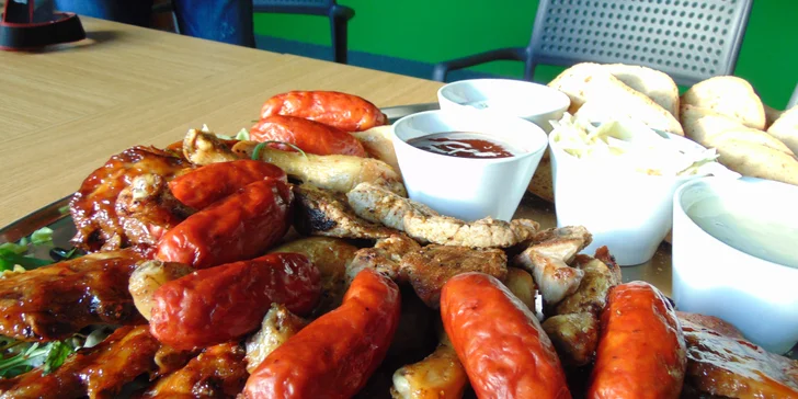 Parádní večer: 1,7kg mix grill a 1 nebo 2 hodiny bowlingu až pro 8 osob