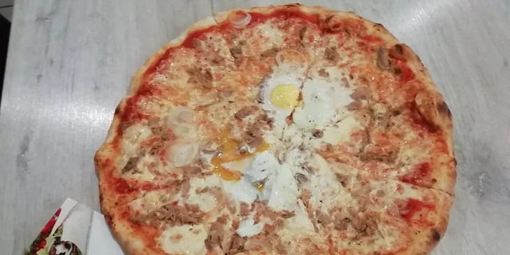 Dvě dobroty podle výběru: 2× pizza nebo 2× orientální špízy
