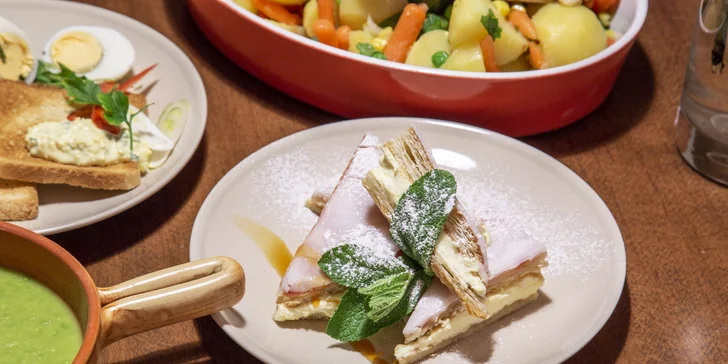 4chodové velikonoční menu pro pár: hráškový krém, jarní kuřátko i dezert