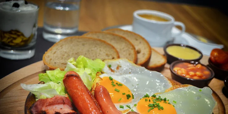 Bohatá farmářská snídaně: slaná či sladká, v restauraci s vlastní farmou
