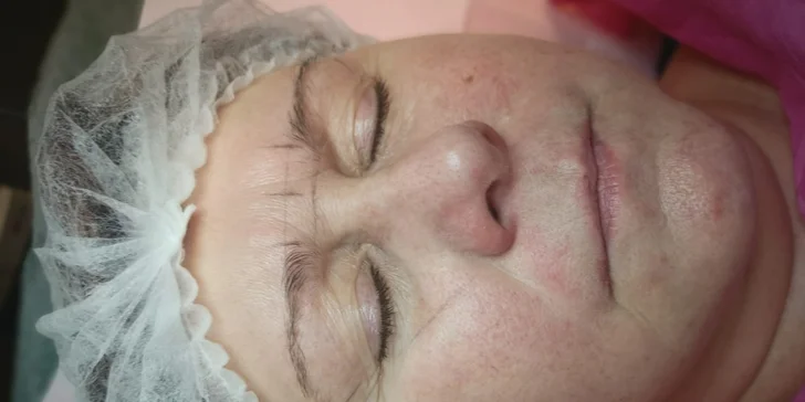 Obočie pred microbladingom