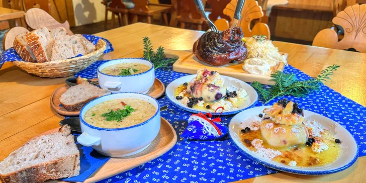 Valašská bašta pro 2 osoby: kyselice, koleno na pivu a borůvkový knedlík