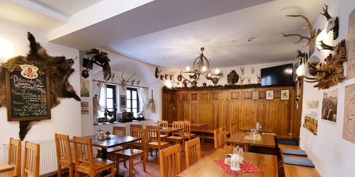 Dovolená s výhledem: lesní hotel nad Libercem s rozhlednou a polopenze