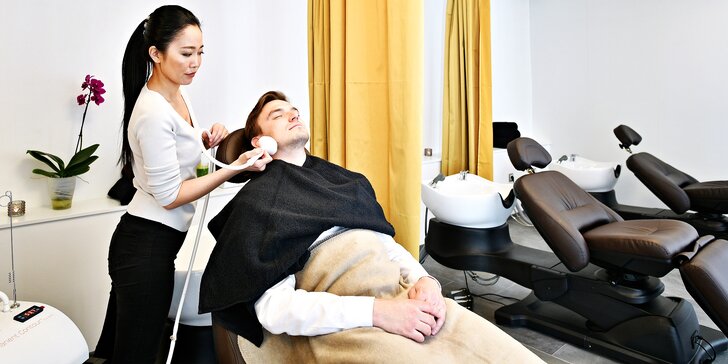 Japonská masáž hlavy s parafínovým zábalem nebo bylinnými razítky