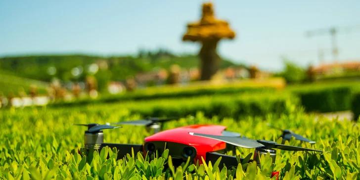 Půjčení dronu dle výběru i s příslušenstvím a školením: na den nebo víkend