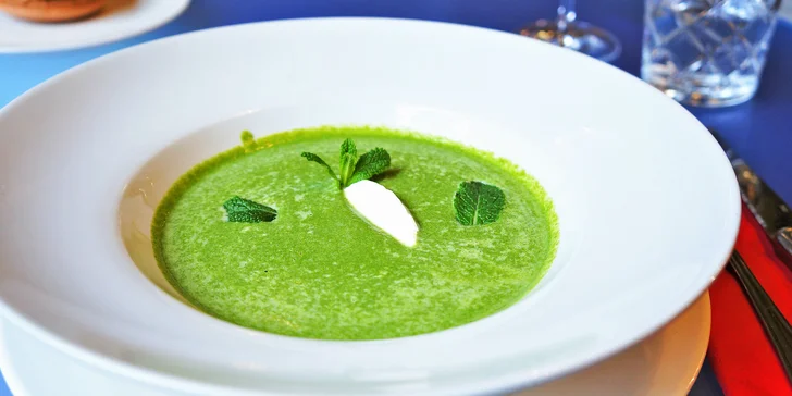 4chodové velikonoční menu pro dva: plněná vejce, baby kuřátko i dezert