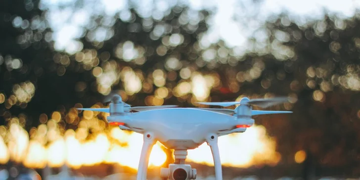 Půjčení dronu dle výběru i s příslušenstvím a školením: na den nebo víkend