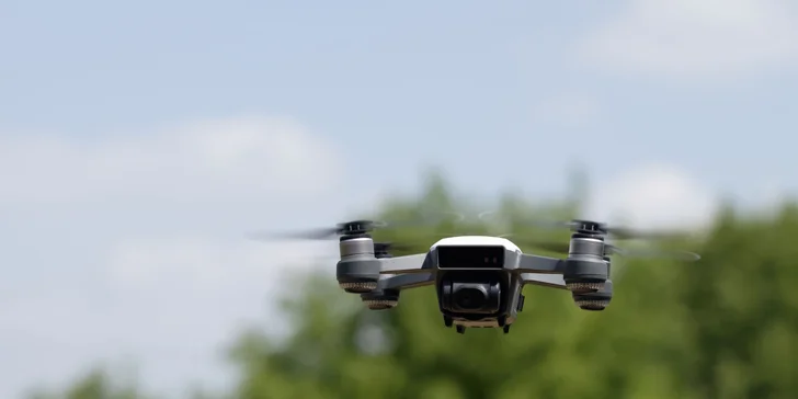 Půjčení dronu dle výběru i s příslušenstvím a školením: na den nebo víkend